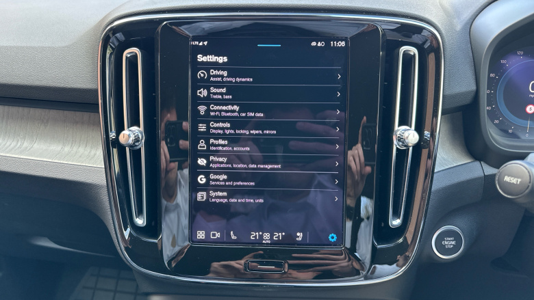 Volvo XC40 2.0 B3P Plus Dark 5dr Auto Petrol Estate